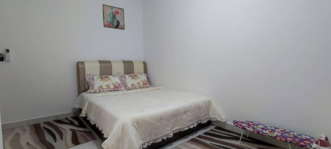 Rf Homestay Nilai Extérieur photo