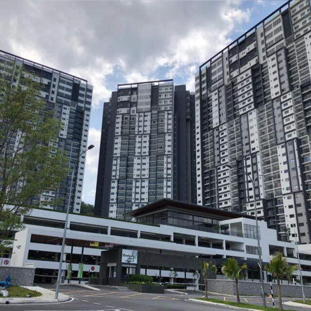 Rf Homestay Nilai Extérieur photo